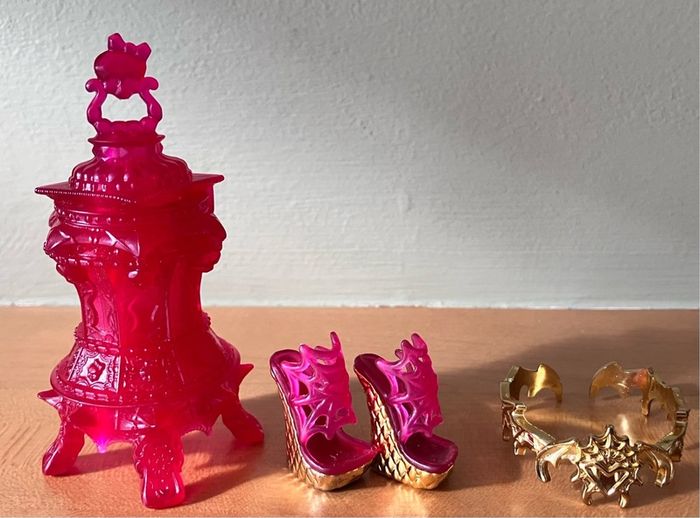 Monster High G1 Draculaura Haunt The Kasbah Accessories