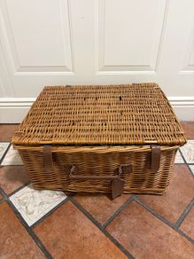 Hamper basket