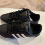 Adidas runners Image 3