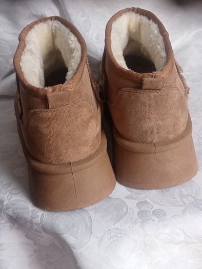 PRICE DROP Ladies Faux suede platform Ugg boots, Size 40/7, in  perfect condition
