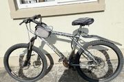 GT Avalanche Mountain Bike - RockShox Fork - Shimano Deore - 26"