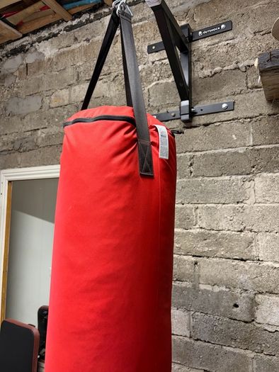 Outshock boxing bag and bracket