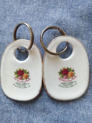 Rare Royal Albert Old Country Roses Key Ring FREE POST