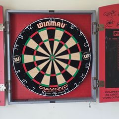 Winmau Dartboard and Mat