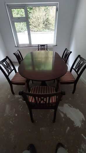 Solid mahogany oval extendable dining table, 6 chairs