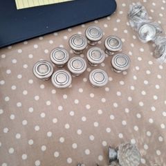 press knobs