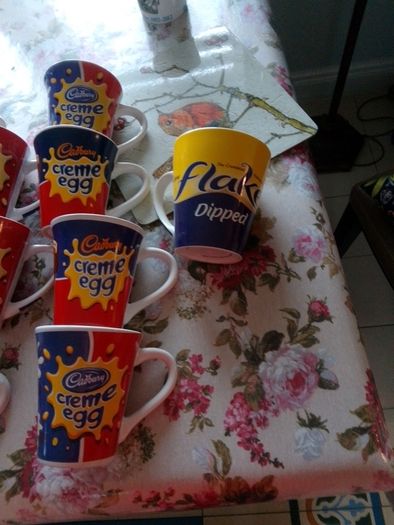10 x various cadbury creme egg mini eggs flake mugs,retired