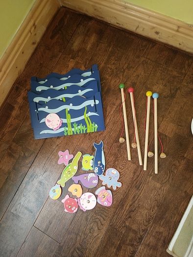 Magnetic fishing game
