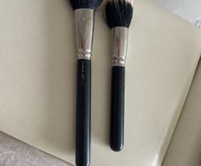 2 x Genuine Mac Make Up Brushes