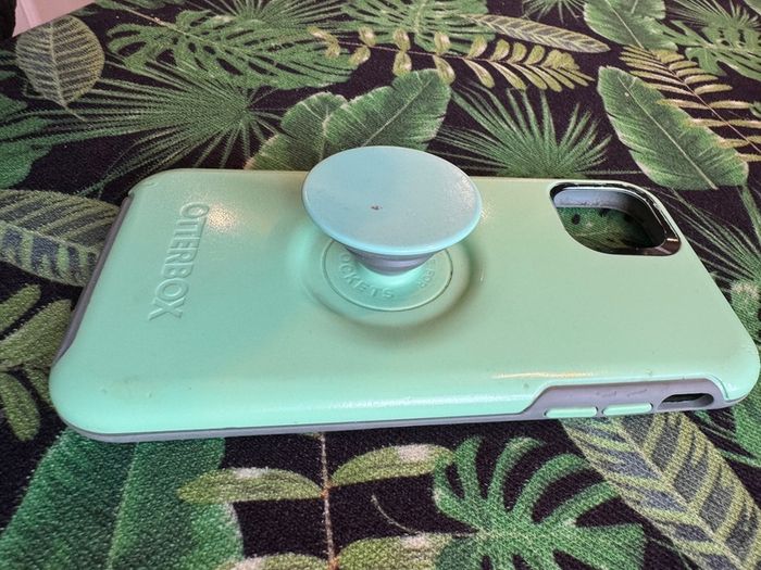 Stunning iphone 11 64GB plus an extensive set of accessories