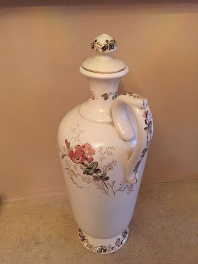 Ceramic oil jug / urn - spout, lid, lovely painted design.