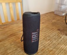 JBL Flip 6 Portable Speaker