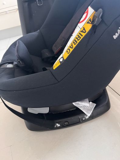 Maxi Cosi Axiss Fix 360. Car seat suitable to 4 years old