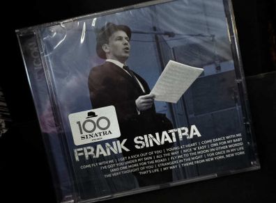 Frank Sinatra ! Icon ! CD ! Brand New and Sealed ! 2013 !