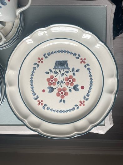 Vintage 25pc Hearthside Cumberland "Brambleberry" Stoneware Dinner Set
