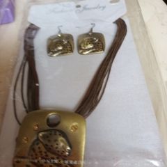 Costume  Necklace & Matching  Earrings.  Length  - 9".