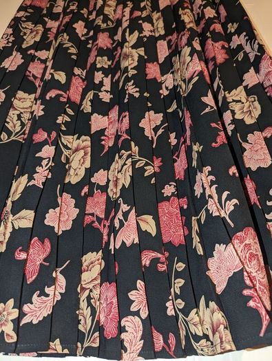 Perfect for Summer. stunning floral pleated midi skirt from Eastex