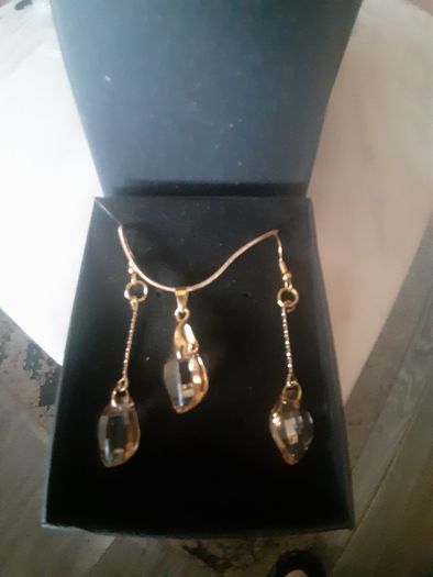 Swarovski Crystal Elements Pendant And Earrings Set
