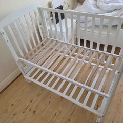 baby cot
