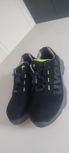 Uvex safety shoes