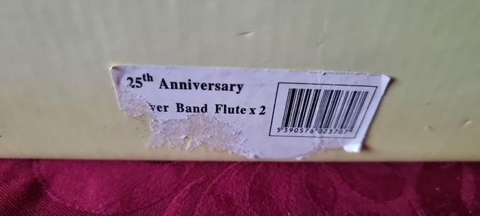 New In Box And Never Used Pair Of Duiske Glass 25th Anniversary Silver Band Flutes