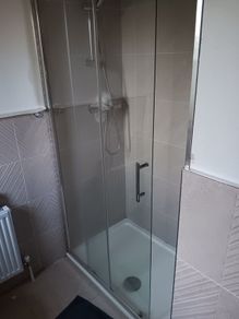 Hydro express sliding shower door