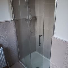 Hydro express sliding shower door