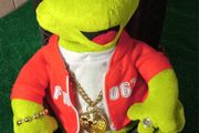 2005 Hip Hop FROGZ Dances &amp; Sings "In Da Club" by 50 cent