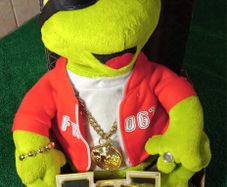 2005 Hip Hop FROGZ Dances & Sings "In Da Club" by 50 cent