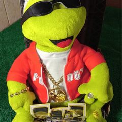 2005 Hip Hop FROGZ Dances & Sings "In Da Club" by 50 cent