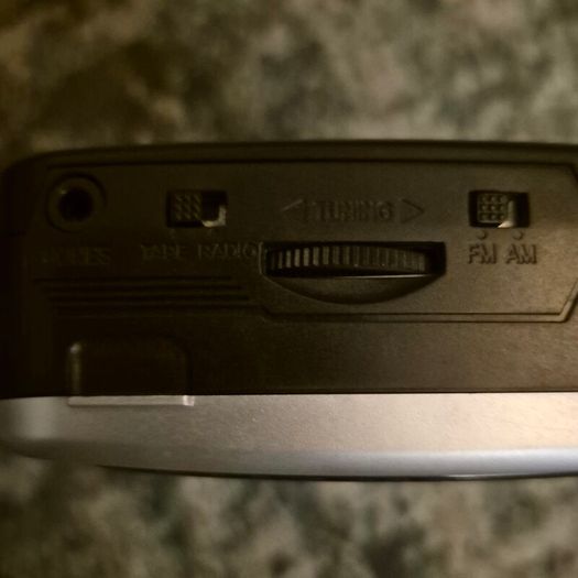 Groove Walkman AM/FM Radio Recorder Cassette Player