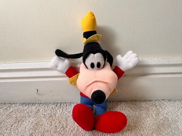 Playskool Disney Goofy approx. 10" (with hat) Plush Vintage Used Please see photos