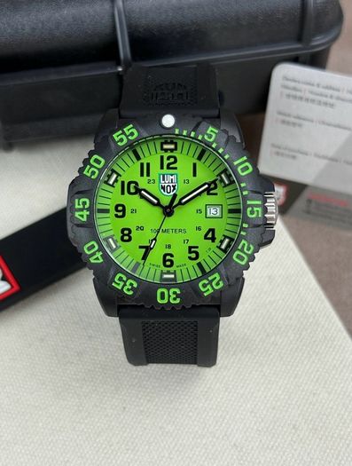 (Brand New)Luminox - Sea Lion Date Green