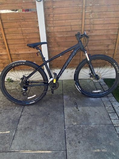 Carrera Vengeance 27.5 inch wheels mountain bike