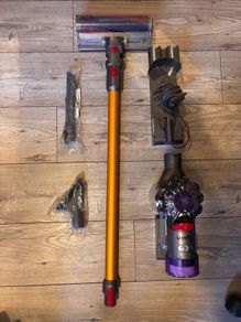 Dyson V8