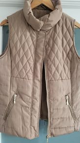Gold tone light-weight padded gilet Sz L (Fit 12-14 UK)
