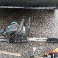 3 Chainsaws 1 Grass Strimmers