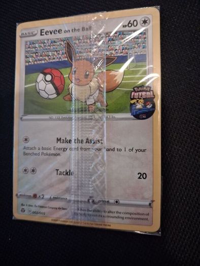Pokemon Card : Eevee on the ball 002