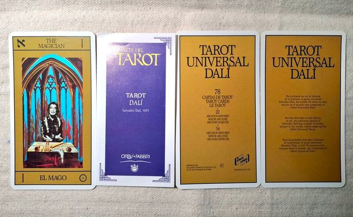 Tarot cards - Tarot Universal de Salvador Dali bilingual English and Spanish mint condition unique & rare