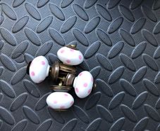 cabinet door knobs