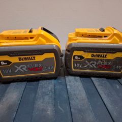 2 x Dewalt flex 9AH batteries