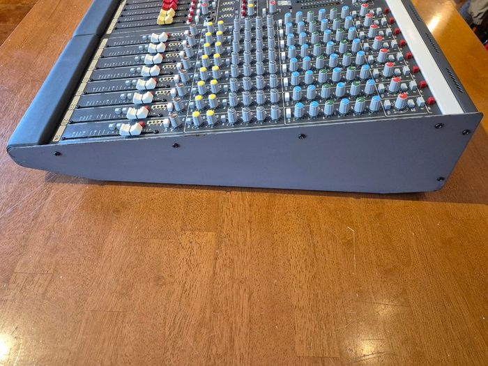 Allen & Heath GL2200 24-Channel Mixer in Flight Case