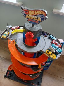 Hot Wheels City Mega Garage Playset