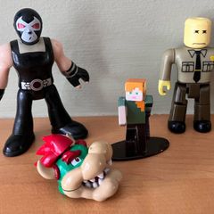 Bundle of Small Toy Figures
