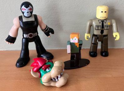 Bundle of Small Toy Figures