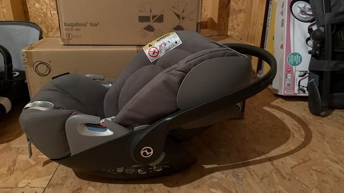 Cybex Cloud Z i-Size Infant Car Seat and Cybex, Modular Isofix Base Z