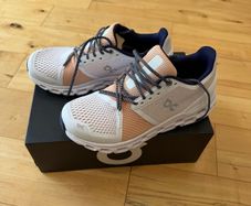 Women's On Cloudstratus white/almond size 38