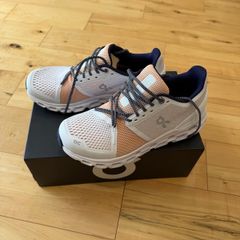 Women's On Cloudstratus white/almond size 38