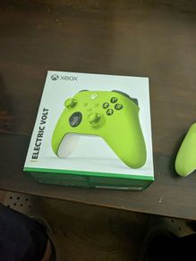 Official Xbox Wireless Controller Electric Volt Edition