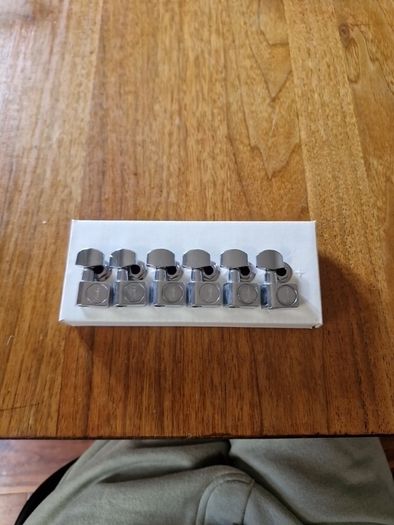 Fender American standard tuning heads